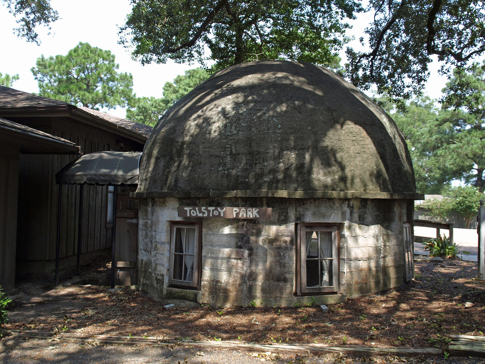 Hermit Hut of Tolstoy Park May Be on the Move — With City Approval Near